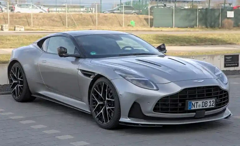 Aston Martin DB12: Perpaduan Kekuatan dan Kemewahan Inggris
