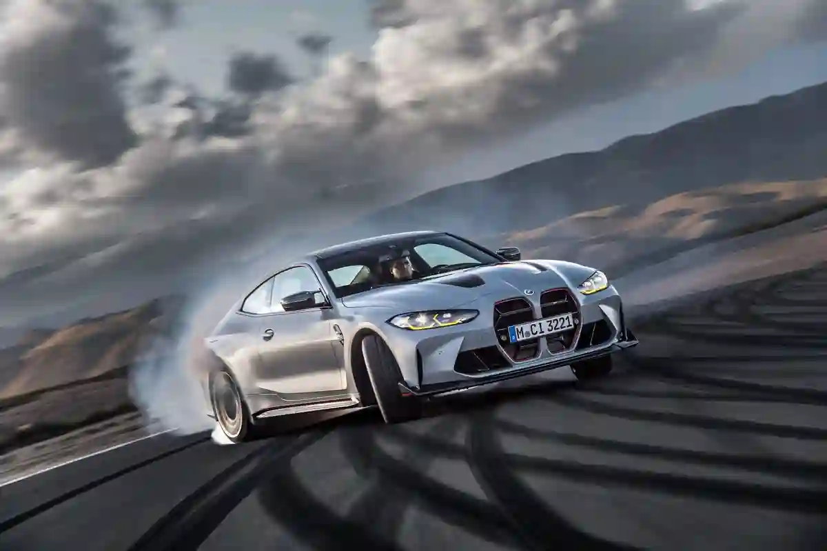 BMW M4 Competition: Sedan Sport dengan Tenaga Super dan Desain Agresif