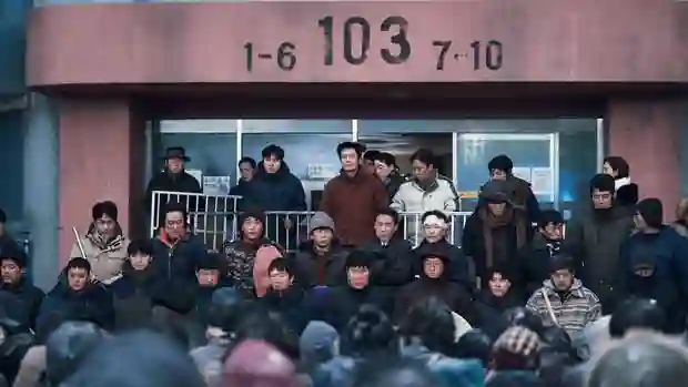 Review Film Concrete Utopia: Saat Dunia Runtuh dan Moral Diuji