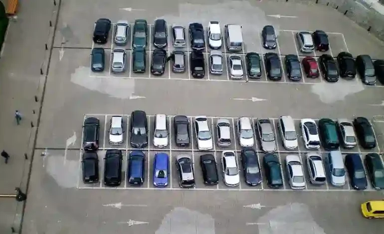 Tips Parkir Mobil di Ruang Sempit