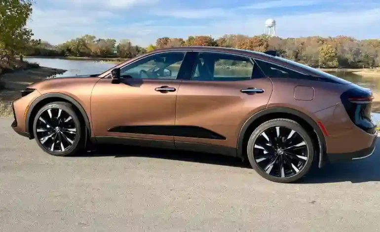 Review Lengkap Toyota Crown 2025: Mewah dan Hybrid