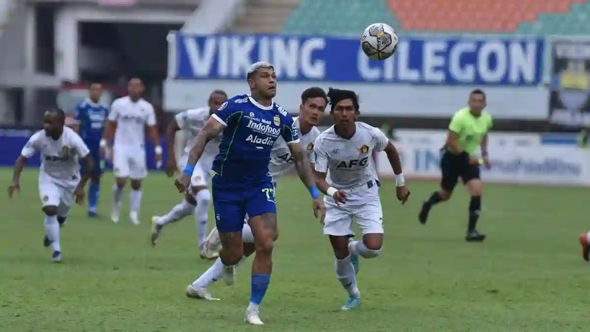 Persik Kediri Kejutkan Persib dengan Kemenangan Tipis 2-1